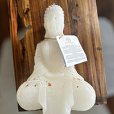 The Mahendra Nath "Buddha-Kerze" Einzelstück No. 001/001: Farbe weiss mit Kräuter